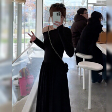 批发大方得体高级感黑色斜肩长袖<b class='q'>连衣裙</b>子女早秋2025新款气质收腰长裙