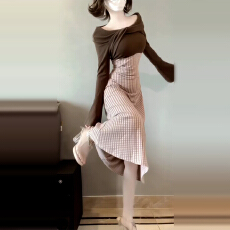 批发法式复古一字肩长袖掐腰连衣裙子女2025秋冬新款超好看美拉德穿搭