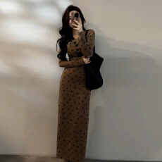 批发2025早秋新款法式气质碎花长袖<b class='q'>连衣裙</b>子女秋冬季<b class='q'>修身</b>收腰包臀长裙