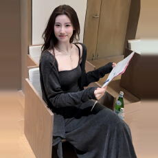 批发早秋法式吊带连衣裙子2025新款清冷气质巨好看针织长裙一整套装女