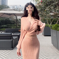 批发温柔风纯欲v领蝙蝠袖<b class='q'>连衣裙</b>女秋季绑带收腰针织裙子显瘦包臀<b class='q'>长裙</b>