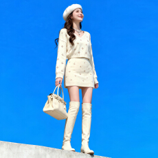 财阀千金圣诞风穿搭2025新款连衣裙子小香风针织毛衣包臀裙两件套