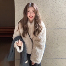 批发小香风高级感<b class='q'>短款</b>2025秋冬季新款皮毛一体仿皮草羊羔毛绒绒外套女