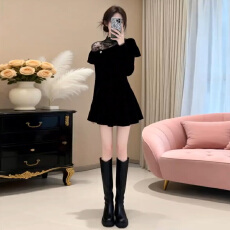 小香风黑色套装女2026新款初冬穿搭一整套蕾丝拼接上衣短裙两件套