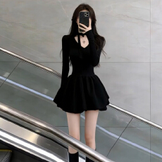 批发法式赫本风黑色长袖连衣裙女秋冬2026新款小个子收腰a字蓬蓬短裙