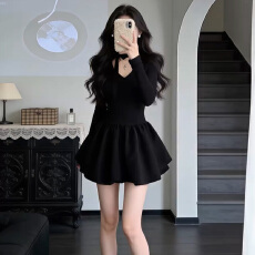 批发法式赫本风黑色长袖连衣裙女秋冬2026新款小个子收腰a字蓬蓬短裙