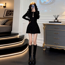 批发法式赫本风黑色连衣裙女秋冬季2026新款高级感小个子收腰a字<b class='q'>短裙</b>