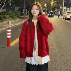 批发新年战袍穿搭红色毛衣外套<b class='q'>女</b>冬季2026新款巨好看百搭宽松针织<b class='q'>开衫</b>
