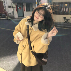 批发复古皮毛一体加厚保暖上衣2026新款秋冬卡其色翻领羊羔毛短外套女