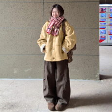 批发复古皮毛一体加厚保暖上衣2026新款秋冬卡其色翻领羊羔毛短外套女