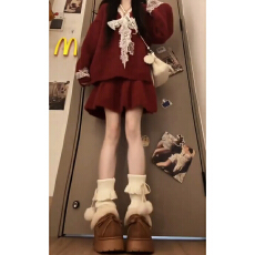 批发过年新年红色<b class='q'>蕾丝</b>针织连衣裙子女秋冬季2026新款小个子巨好看<b class='q'>套装</b>