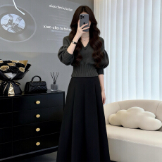 批发灰色气质时尚<b class='q'>百搭</b>针织衫女装2026春季新款高级感上衣黑色半裙套装