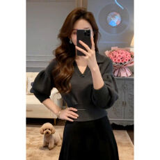 批发灰色气质时尚<b class='q'>百搭</b>针织衫女装2026春季新款高级感上衣黑色半裙套装