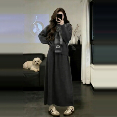 批发新年战袍灰色毛衣连衣裙子女秋<b class='q'>冬</b>2026新款巨好看过年穿搭套装长裙