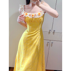 批发法式黄色吊带连衣裙子女2026春季新款高级感气质长裙收腰仙女长裙