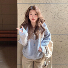 批发韩系甜美风蓝色圆领针织开衫女2026新款春季慵懒风宽松<b class='q'>毛衣</b>外套