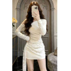 批发纯欲风法式斜肩连衣裙子女冬季2026新款气质收腰内搭修身包臀短裙