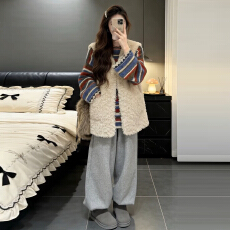 批发韩式复古慵懒白色摇粒绒外套女秋<b class='q'>冬</b>2026新款高级感羊羔毛叠穿马甲