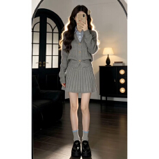 批发巨好看灰色miu系假两件针织连衣裙女秋冬2026新款小个子穿搭套装