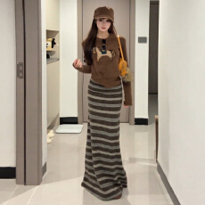 批发2026新款韩系穿搭一整套连衣裙子女秋<b class='q'>冬</b>咖色针织毛衣条纹长裙套装