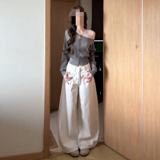 批发miu系波点针织开衫女早秋穿搭灰色斜肩长袖修身显瘦短款韩系上衣