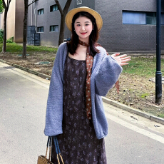 批发茶歇法式吊带碎花连衣裙子女2026新款巨好看秋冬穿搭一整套装长裙