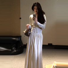 批发法式温柔风针织<b class='q'>连衣裙</b>子女装2026秋冬季新款小个子穿搭一整套长裙