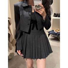 批发2026过新年穿搭一整套名媛气质吊带<b class='q'>连衣裙</b>子女秋冬季<b class='q'>百褶</b>短裙套装