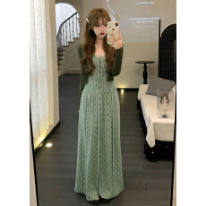 批发巨好看法式绿色波点吊带<b class='q'>连衣裙</b>子女早春季2026新款超火穿搭一整套