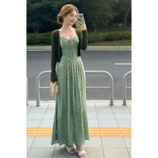 批发巨好看法式绿色波点吊带<b class='q'>连衣裙</b>子女早春季2026新款超火穿搭一整套