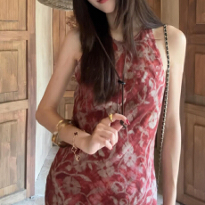 批发法式<b class='q'>复古</b>红色印花挂脖<b class='q'>连衣裙</b>子女夏季2026无袖高腰显瘦度假风长裙