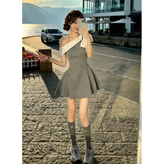 批发早春漂亮灰色波点斜肩连衣裙子女2026新法式收腰蓬蓬<b class='q'>短裙</b><b class='q'>夏季</b>