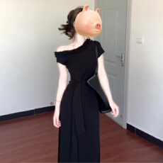 批发赫本风法式气质黑色斜肩<b class='q'>连衣裙</b>小众不撞款名媛掐腰a字长裙夏季款