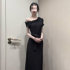 批发赫本风法式气质黑色斜肩<b class='q'>连衣裙</b>小众不撞款名媛掐腰a字长裙夏季款
