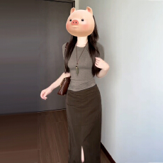 批发简单大方高级感穿搭修身t恤连衣裙子女装<b class='q'>秋</b>冬半身长裙7729