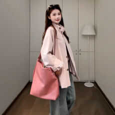 批发韩系复古设计感粉色短款风衣外套女2026新款<b class='q'>冬</b>季穿搭宽松显瘦上衣