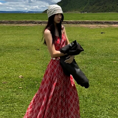 批发法式红色<b class='q'>条纹</b>吊带<b class='q'>连衣裙</b>子女夏季2026新款巨好看海边度假收腰长裙