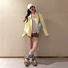 批发黄色翻领棒球服外套女秋冬季2026新款早春韩系巨好看短款<b class='q'>夹克</b>上衣