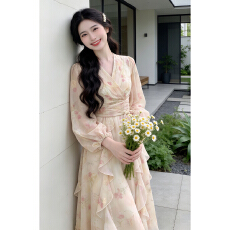 批发碎花<b class='q'>连衣裙</b>女春多巴胺高端法式气质收腰绝美巨好看灯笼袖<b class='q'>雪纺</b>裙子