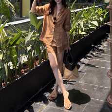 批发法式慵懒松弛感穿搭一整套夏季<b class='q'>休闲</b>时尚老钱气质麻衬衫短裤<b class='q'>套装</b>女