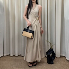 批发韩系老钱风一片式系带挂脖连衣裙子女夏季漂亮出片冷清感收腰长裙