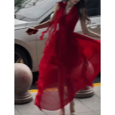 批发法式复古港风高级感轻奢出片漂亮<b class='q'>连衣裙</b>夏季度假挂脖V领收腰长裙
