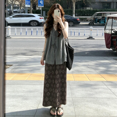 批发法式复古慵懒风气质木耳边V领上衣印花长裙夏季旅游度假风<b class='q'>连衣裙</b>