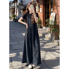 批发巨好看漂亮黑色短袖条纹背带<b class='q'>裤</b>套<b class='q'>装</b>女2026新款<b class='q'>夏季</b>韩系穿搭一整套