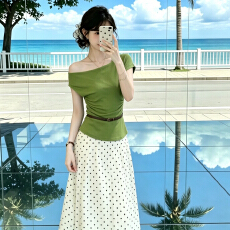 批发韩系温柔风连衣裙子女夏季一字肩上衣波点半身裙漂亮出片两件套装