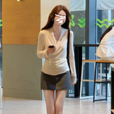 批发2026新款高级感连衣裙子女早秋季V领长袖上衣修身a字短裙两件套装