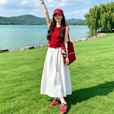 批发明媚多巴胺出游穿搭2026新款无袖连衣裙子女夏季显瘦白色半裙套装