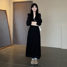 批发2026新款法式黑色v领波点长袖连衣裙子早秋季小个子气质收腰长裙