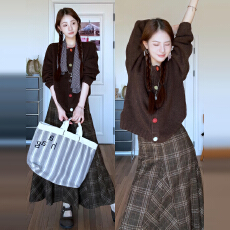 批发复古咖色毛衣格纹连衣裙女秋冬季2025新款巨好看韩系穿搭一整套装