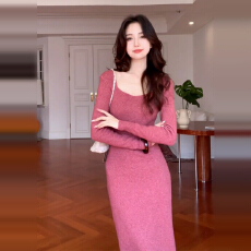 批发法式气质玫红色方领针织<b class='q'>连衣裙</b>子女秋冬2025新款修身内搭打底长裙